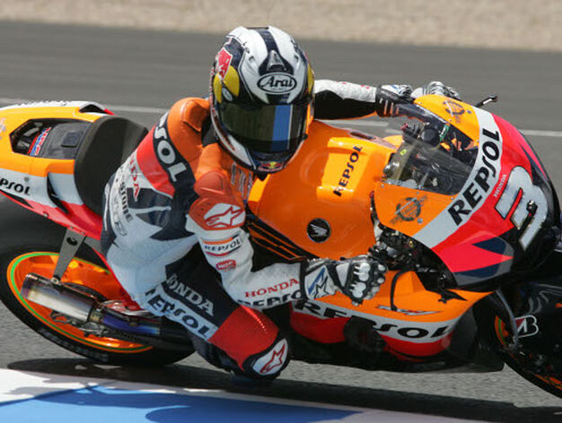 Dani Pedrosa, a bordo de su Honda, concluy&oacute; d&eacute;cimo en los entrenos libres de MotoGP.

Foto: Jes&uacute;s Mar&iacute;n