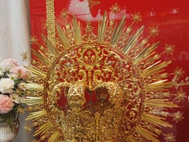 Corona de oro realizada en el a&ntilde;o 1984.

Foto: Victoria Hildago
