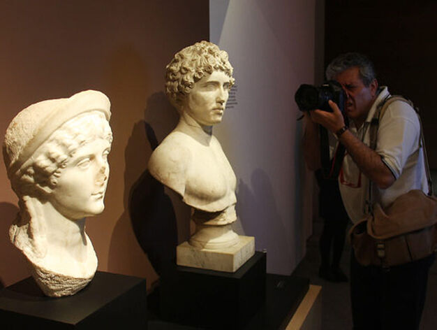 Detalles de dos bustos expuestos en la muestra.

Foto: Jos&eacute; &Aacute;ngel Garc&iacute;a