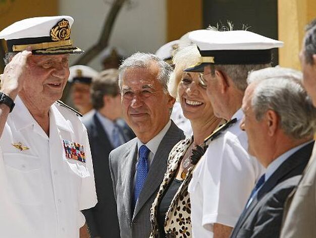 El Rey Juan Carlos visita el Instituto Hidrogr&aacute;fico de la Marina en C&aacute;diz. 

Foto: Julio Gonzalez