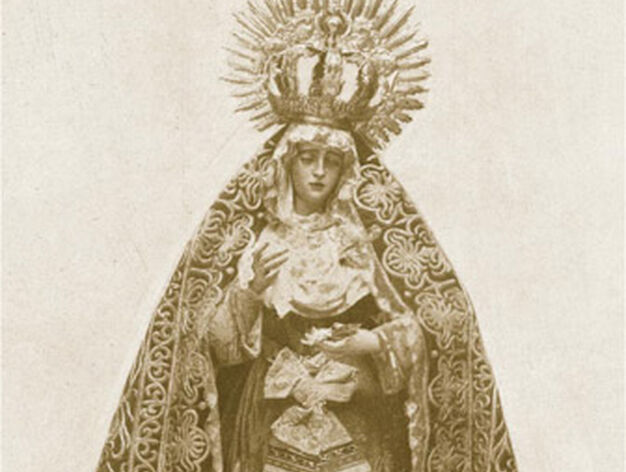 Imagen de la Virgen del Valle de los a&ntilde;os 20 con el manto de Rodr&iacute;guez Ojeda reci&eacute;n estrenado