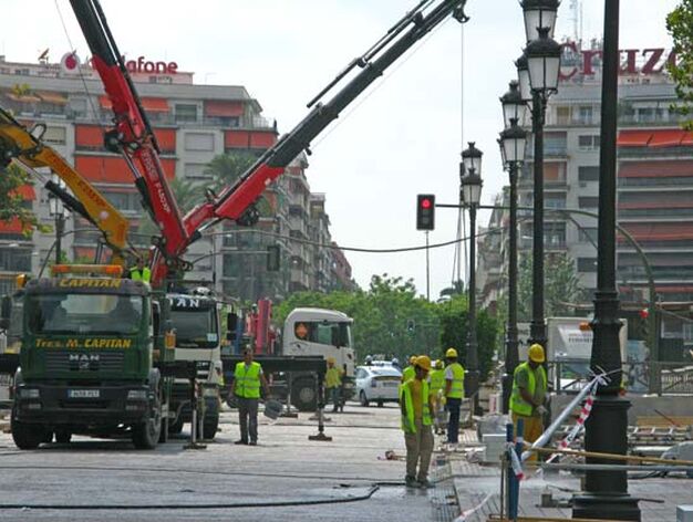 Obreros ultiman las obras de la estaci&oacute;n de Puerta Jerez de cara a la inaguraci&oacute;n.

Foto: Manuel G&oacute;mez