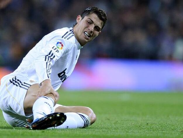 El Real Madrid se impone al Almer&iacute;a en un partido loco con pol&eacute;mica arbitral. / EFE &middot; AFP &middot; Reuters
