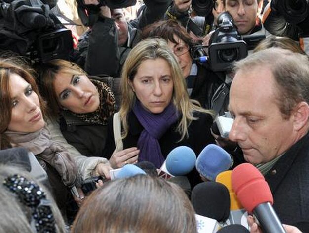 Los padres de Marta del Castillo se pronuncian ante los medios de comunicaci&oacute;n a la salida de los juzgados.

Foto: Juan Carlos V&aacute;zquez