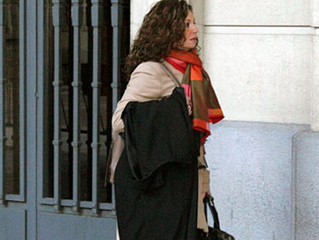 La abogada de los padres de Marta del Castillo a su salida de los juzgados.

Foto: Manuel G&oacute;mez