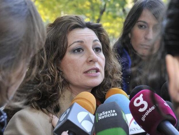 La abogada de los padres de Marta del Castillo hace declaraciones ante los medios de comunicaci&oacute;n.

Foto: Juan Carlos V&aacute;zquez