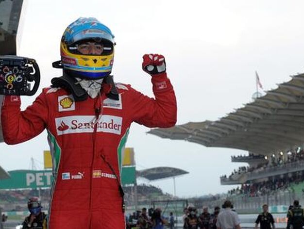Fernando Alonso consigue la victoria en Sepang tras una carrera espectacular.

Foto: a