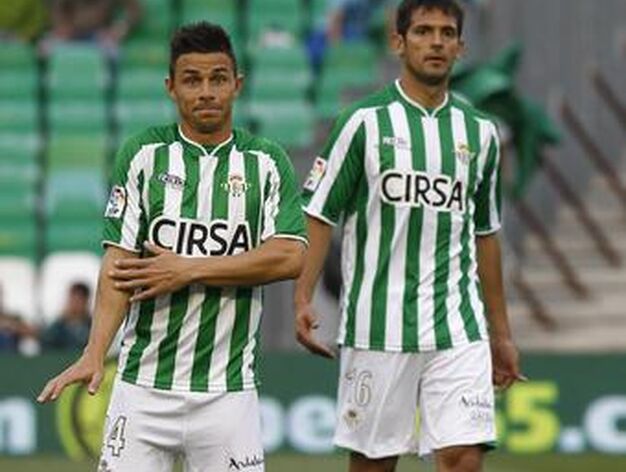 El Betis pierde una oportunidad para distanciarse del descenso y hundir al Racing de Santander (1-1). / Antonio Pizarro