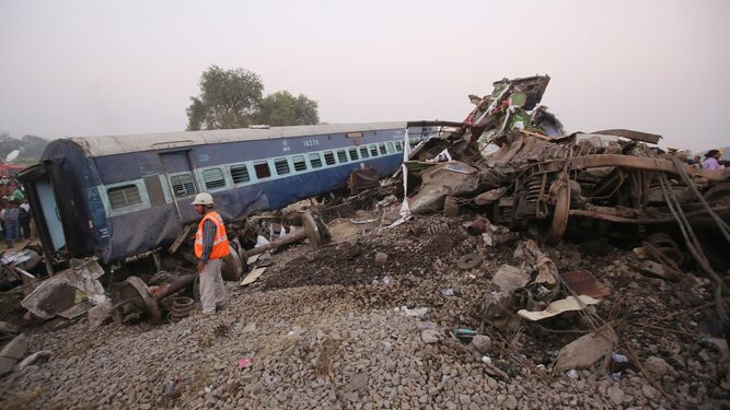 Más de 100 muertos en un accidente de tren en la India