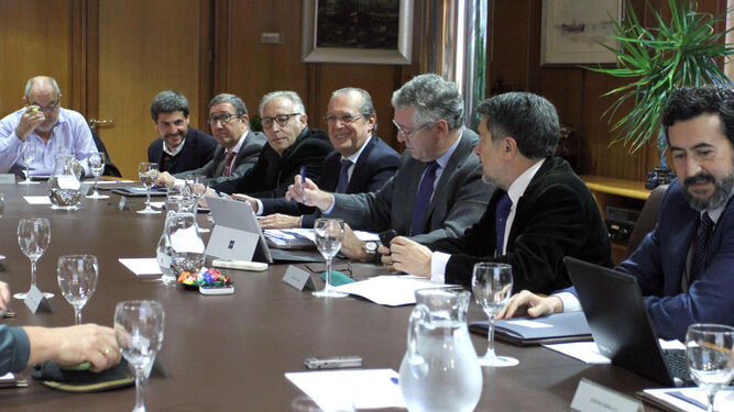 Un momento de la reunión del Consejo de Navegación llevada a cabo en la Autoridad Portuaria de Huelva.