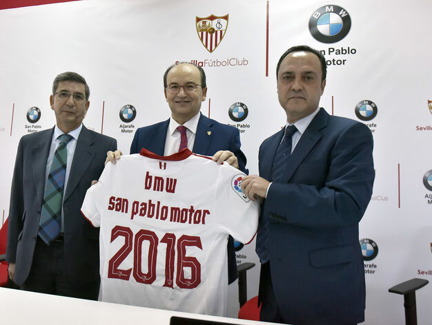 Entrega de coches BMW a la plantilla del Sevilla