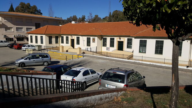 Instalaciones del colegio Virgen del Rosario al mediodía de ayer, donde mañana comenzarán las movilizaciones.