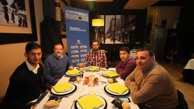 Fran Machado y José Luis Pena disfrutaron de la buena mesa de Ciquitrake en La Tertulia de 'Huelva Información'.