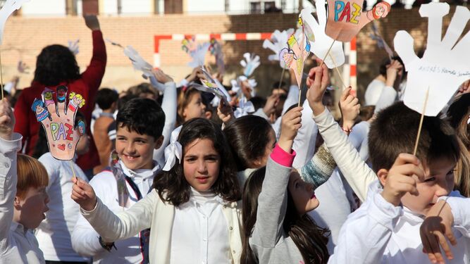 La no violencia y la paz centraron las actividades escolares en la jornada de ayer de los centros escolares de la provincia, como los del Sebastián Fernández y Juan Díaz Hachero, de la localidad de Cartaya.