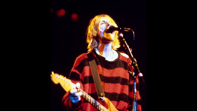 Kurt Cobain (Aberdeen,1967-Seattle, 1994), en un concierto de Nirvana.