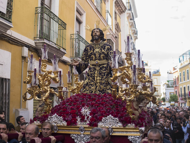 El Via Crucis presidido por el Señor de la Oración en el Huerto, en imágenes