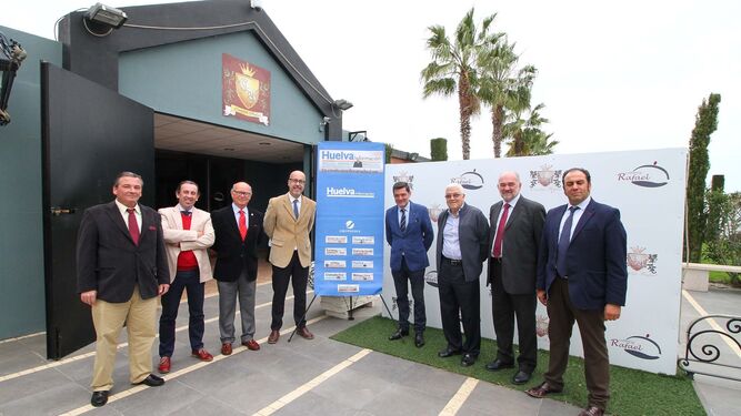 La Tertulia Cofrade 'El Aguaó' de 'Huelva Información' volvió a reunirse en el Complejo Rafael, con el músico y director Abel Moreno como invitado.