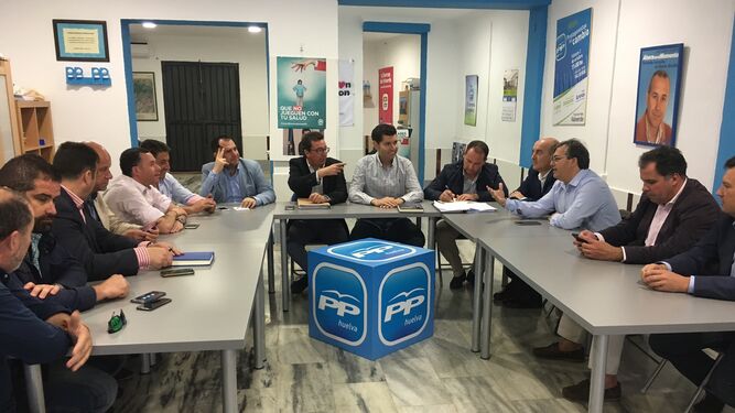 Reunión del Comité de Alcaldes del PP, ayer en Valverde del Camino.