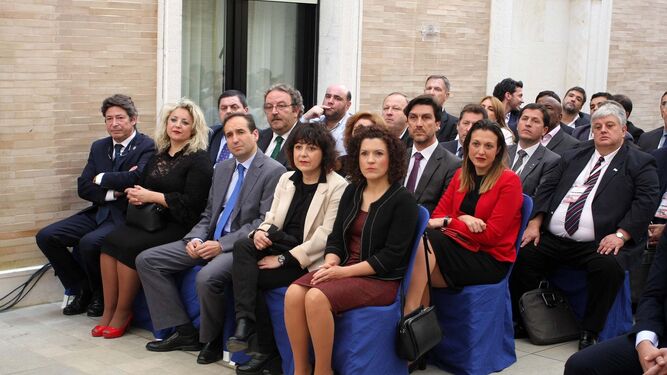Autoridades de Huelva y miembros de la delegación iberoamericana.