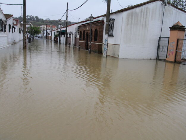 Inundaciones producidas por las incesantes lluvias en la Barriada de La Navidad