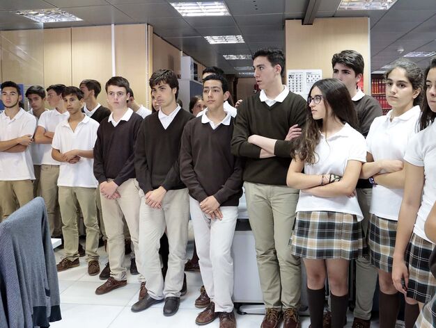 Visita a la redacci&oacute;n de los alumnos del Colegio Santa Teresa de Jes&uacute;s de Huelva