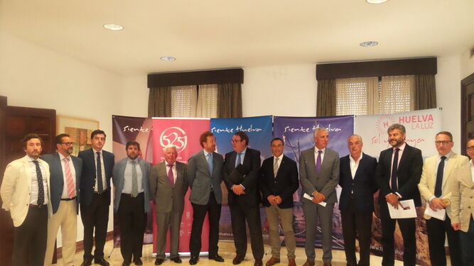 Participantes en el encuentro sobre los retos turísticos de Huelva.