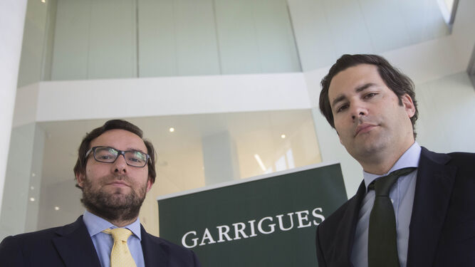 Luis Collado y Santiago Fuertes, asociados principales del Departamento Mercantil de la oficina de Garrigues en Sevilla.