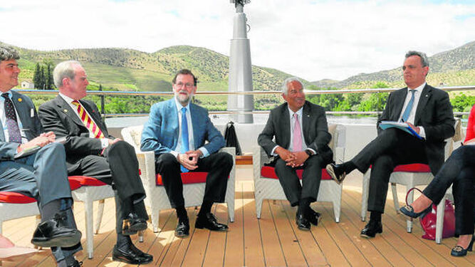 Rajoy y Costa inician con una travesía por el Duero la XXIX cumbre hispano-portuguesa