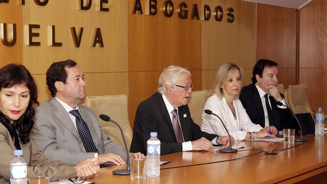 Carmen Orland, Antonio Pontón, Juan José Domínguez, Ana Tárrago y Luis Fernández Arévalo, ayer durante la inauguración de las jornadas.