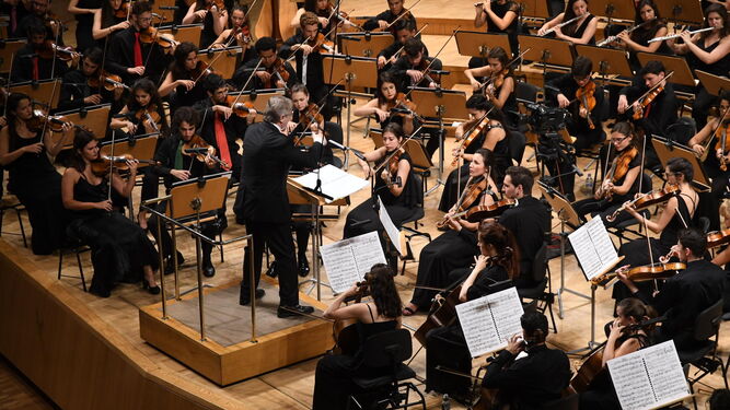 La Joven Orquesta Nacional de España toca la 'Novena' de Mahler en el Auditorio Nacional de Madrid.