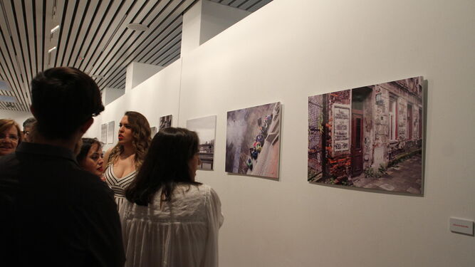 Imágenes de la inauguración de la exposición 'Polonia, espejos del alma', ayer tarde en la Sala de la Provincia de la Diputación.
