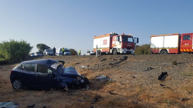 Estado de uno de los vehículos implicado en el accidente con dos muertos en Gibraleón