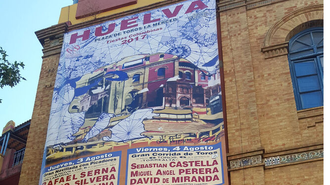 Cartel anunciador de las Colombinas sobre la fachada de La Merced.