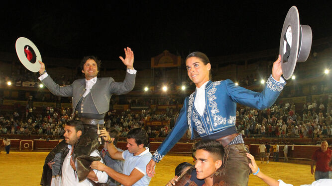 Andrés Romero y Lea, los triunfadores de esa ultima tarde de rejoneo, festejo con el que ayer finalizó el abono de Colombinas.