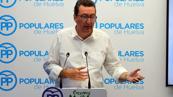 Manuel Andrés González, durante la rueda de prensa de ayer.