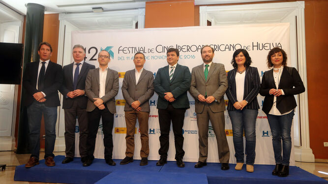 Los representantes de las administraciones y el director del festival, durante la presentación de la pasada edición.