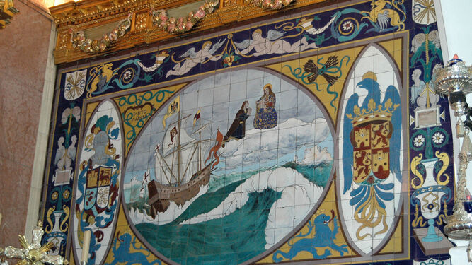 En 1920, en la efervescencia colombina se descubre un azulejo de Colón en el altar mayor del santuario de la Cinta.