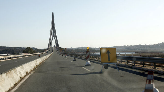 Uno de los carriles en sentido a España desde Portugal está cortado al tráfico.