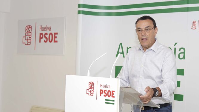 Ignacio Caraballo, en una rueda de prensa en la sede del PSOE.