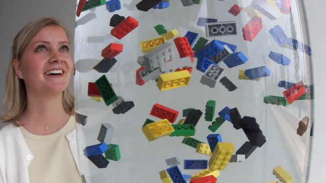 Piezas de Lego utilizadas en una exposición de arte.