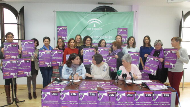 Imagen de la presentación de la manifestación del próximo sábado en Huelva en la sede del instituto Andaluz de la Mujer.