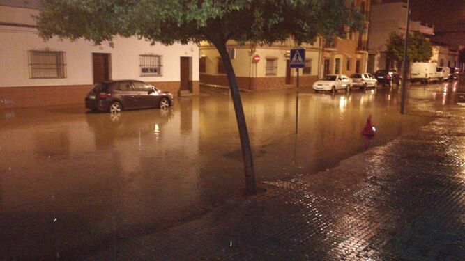 Una de las calles inundadas en el municipio