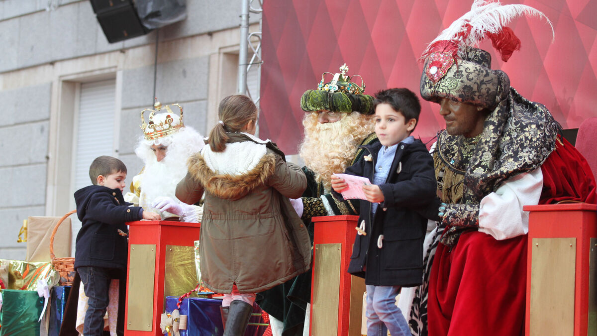 Cientos de niños llevan sus cartas a los Magos de Oriente en Huelva