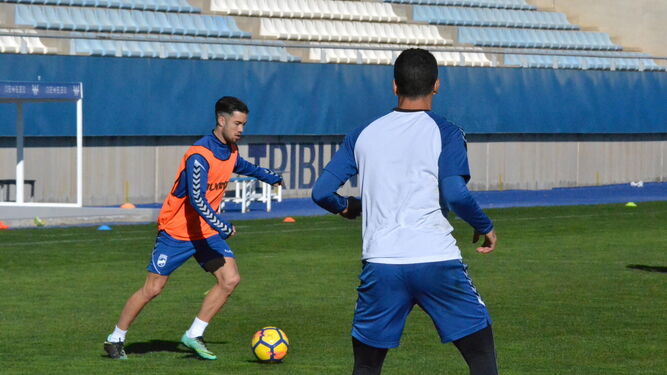 Santi Luque ya se entrena como un jugador más del Lorca.