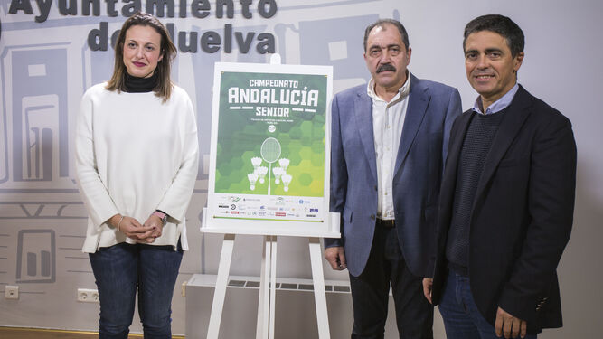 María José Pulido, Juan Carlos Longo y Francisco Ojeda, ayer durante la presentación del torneo.