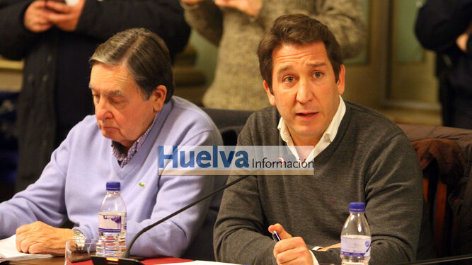 Im&aacute;genes del pleno en el ayuntamiento de Huelva para aprobar el pago de la deuda del Recre con Hacienda.