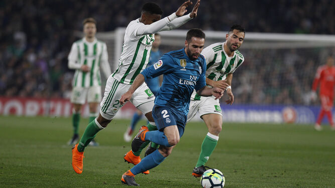 Carvajal se escapa de Júnior en la espectacular jugada del tercer tanto del Real Madrid.