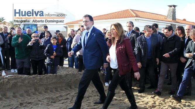 Im&aacute;genes de la visita de Rajoy y Susana D&iacute;az a la playa de La Antilla