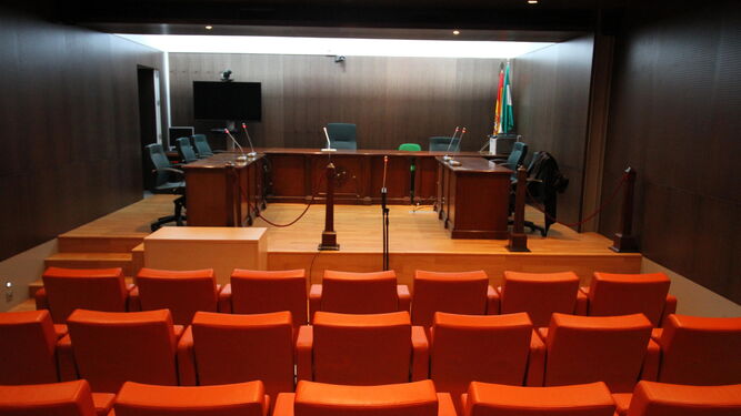 Una de las salas de vistas de la sede judicial de Vázquez López.