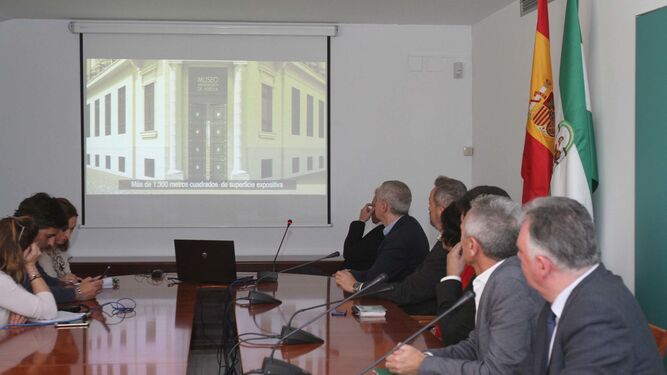 El consejero de Cultura, Miguel &Aacute;ngel V&aacute;zquez, presenta el proyecto de rehabilitaci&oacute;n del Banco de Espa&ntilde;a como sede del Museo Arqueol&oacute;gico de Huelva.